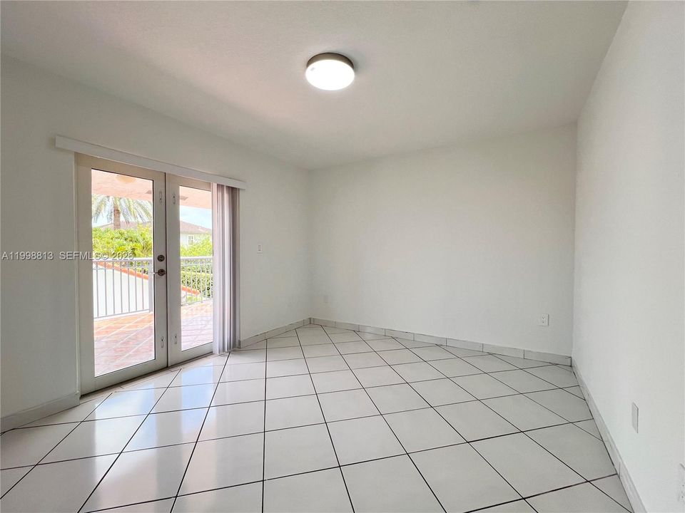 Activo con contrato: $1,049,000 (5 camas, 4 baños, 2739 Pies cuadrados)