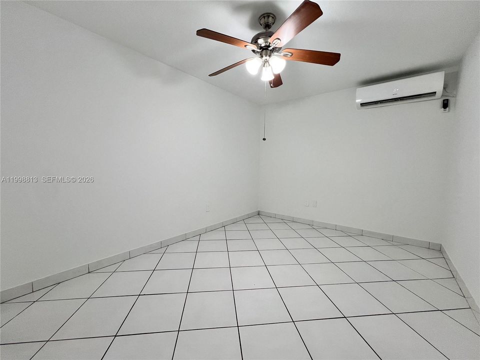 Activo con contrato: $1,049,000 (5 camas, 4 baños, 2739 Pies cuadrados)