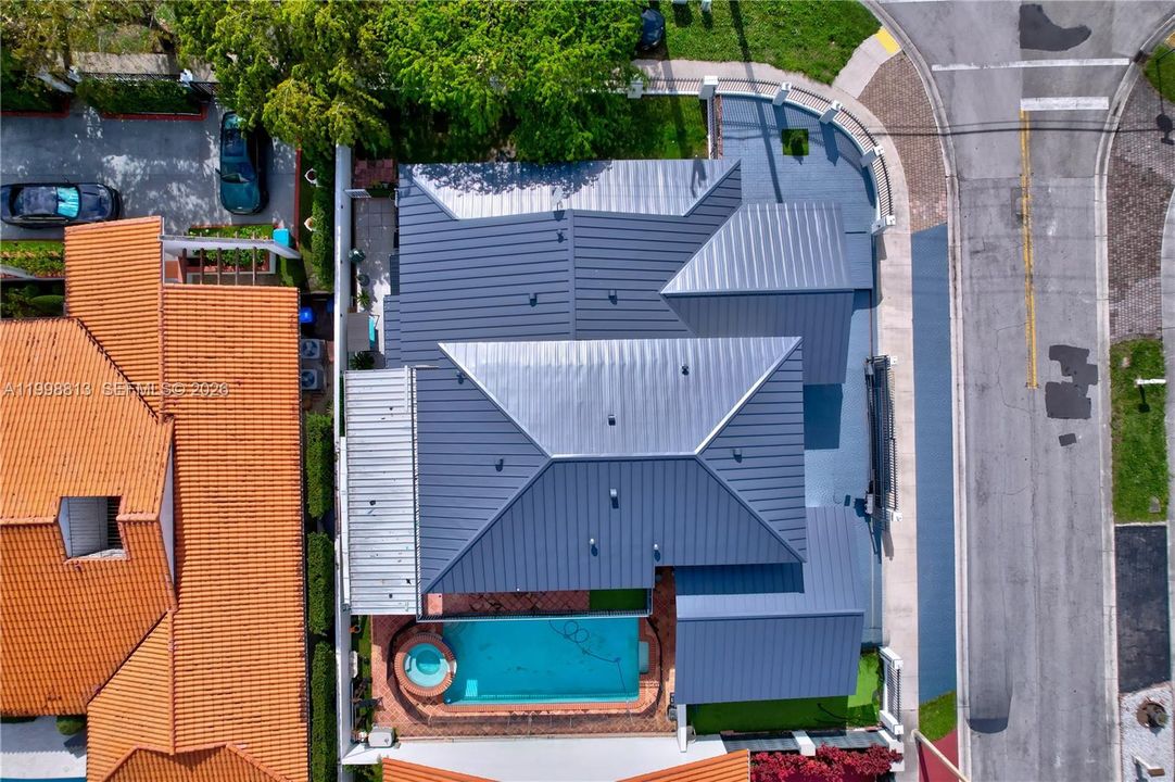 Activo con contrato: $1,049,000 (5 camas, 4 baños, 2739 Pies cuadrados)