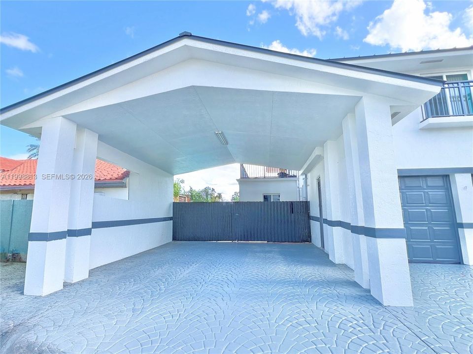 Activo con contrato: $1,049,000 (5 camas, 4 baños, 2739 Pies cuadrados)