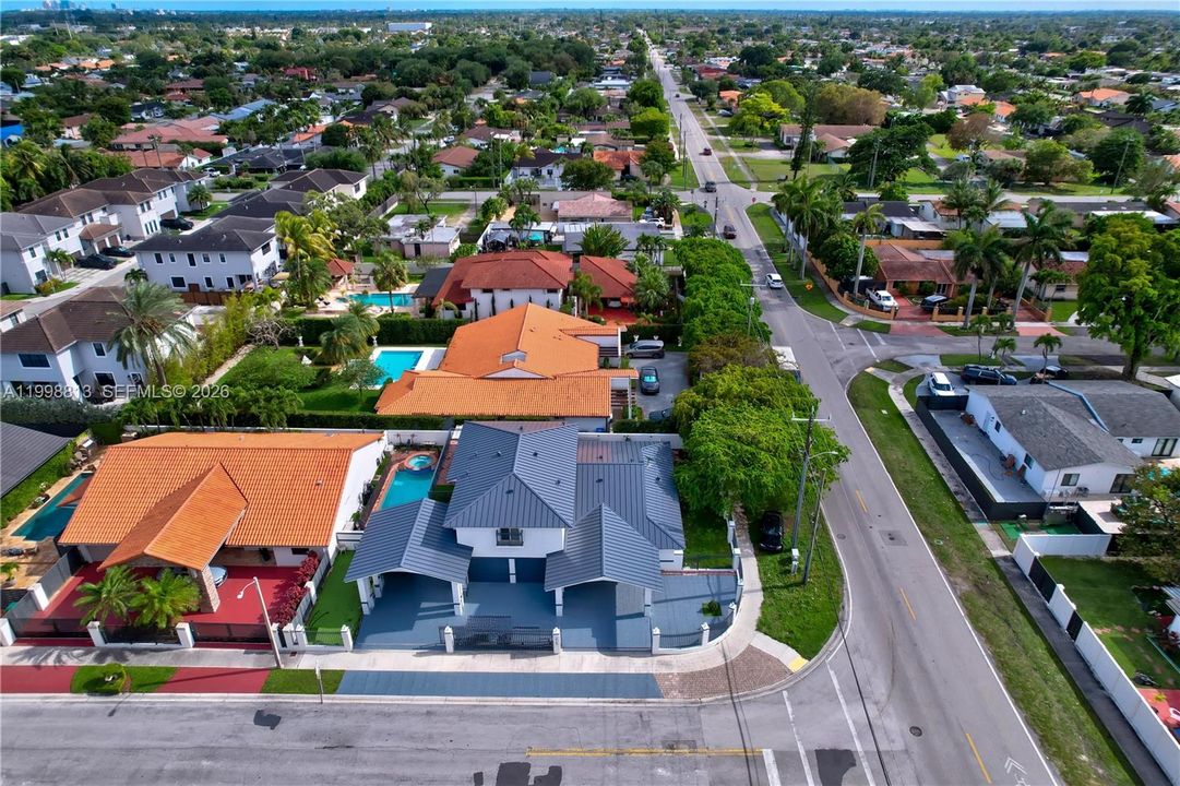 Activo con contrato: $1,049,000 (5 camas, 4 baños, 2739 Pies cuadrados)