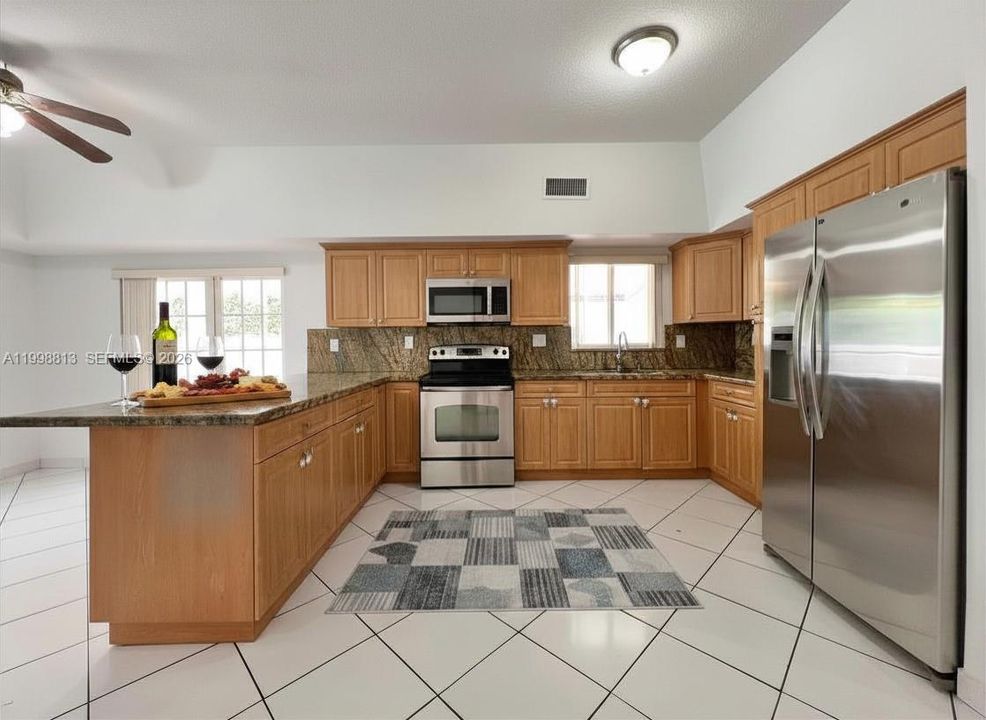 Activo con contrato: $1,049,000 (5 camas, 4 baños, 2739 Pies cuadrados)