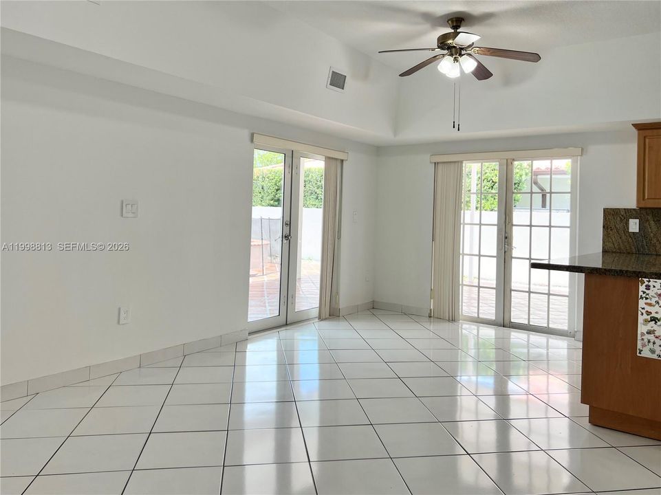 Activo con contrato: $1,049,000 (5 camas, 4 baños, 2739 Pies cuadrados)