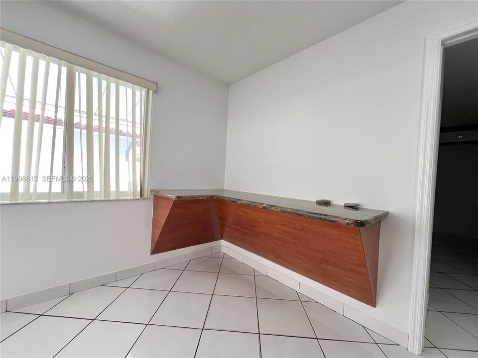 Activo con contrato: $1,049,000 (5 camas, 4 baños, 2739 Pies cuadrados)