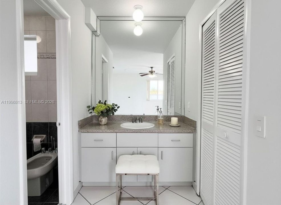 Activo con contrato: $1,049,000 (5 camas, 4 baños, 2739 Pies cuadrados)