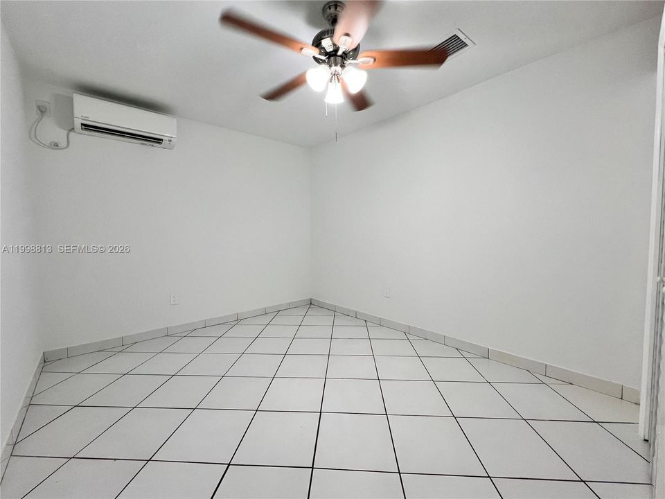 Activo con contrato: $1,049,000 (5 camas, 4 baños, 2739 Pies cuadrados)