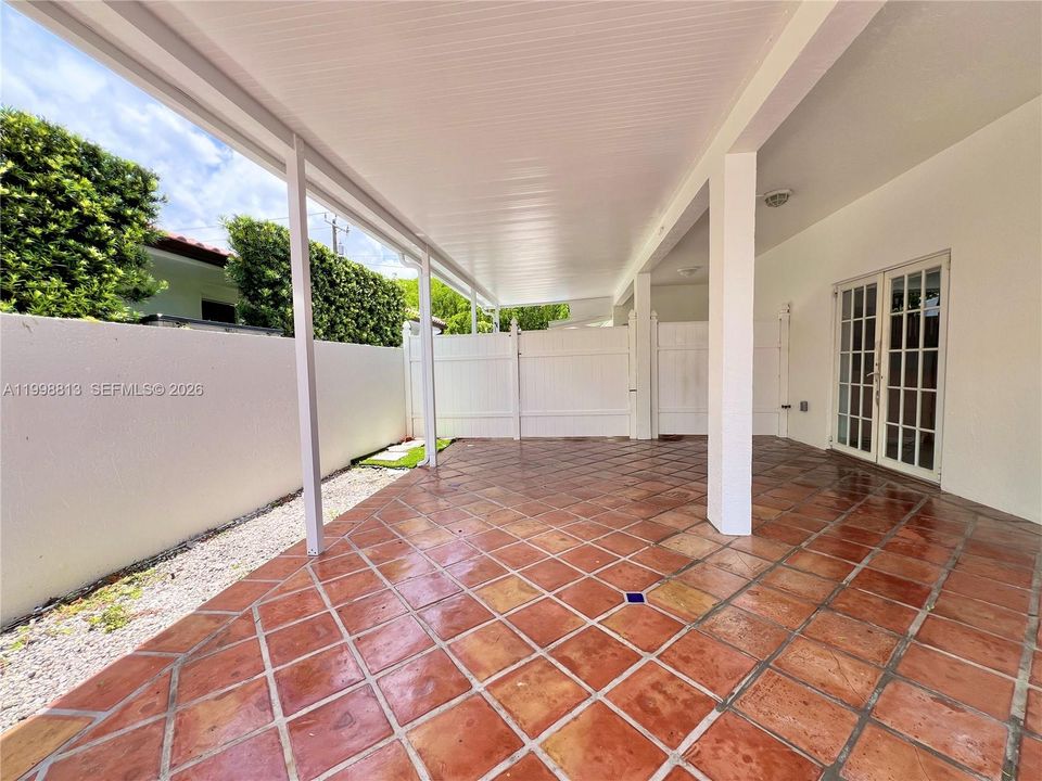 Activo con contrato: $1,049,000 (5 camas, 4 baños, 2739 Pies cuadrados)
