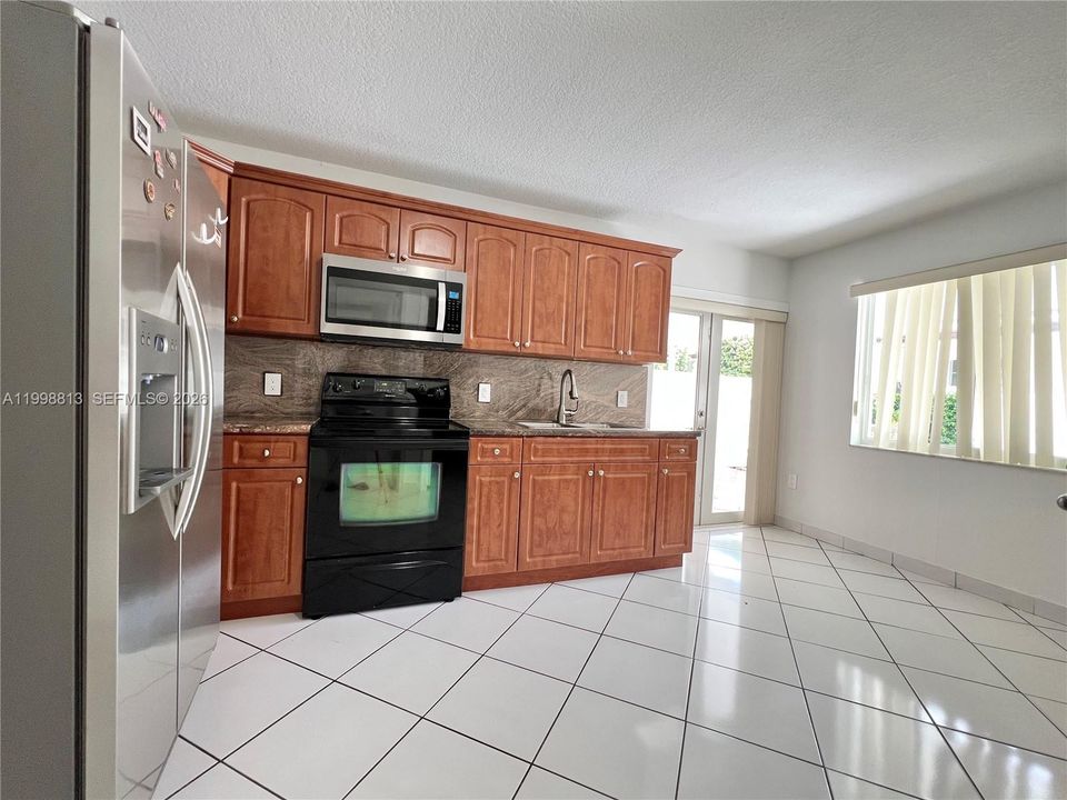 Activo con contrato: $1,049,000 (5 camas, 4 baños, 2739 Pies cuadrados)
