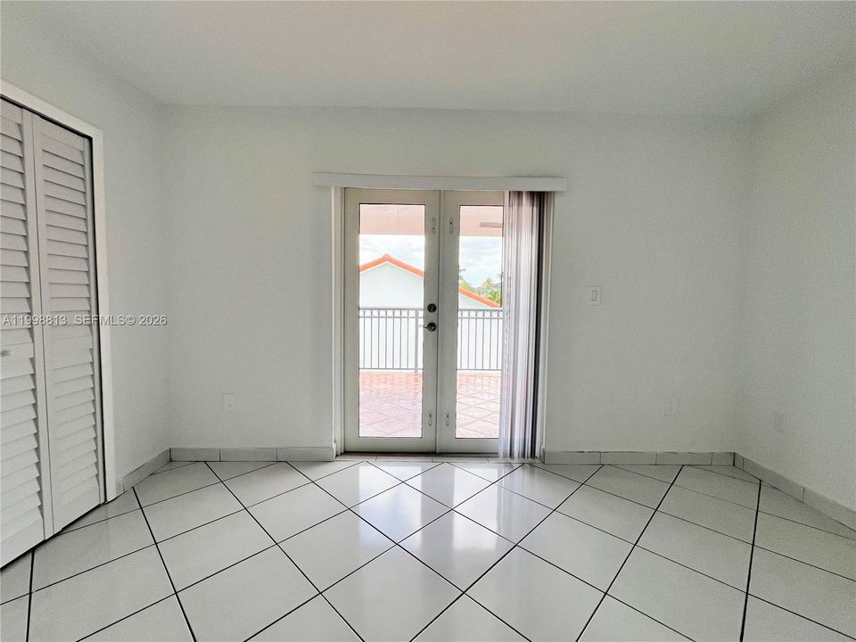 Activo con contrato: $1,049,000 (5 camas, 4 baños, 2739 Pies cuadrados)