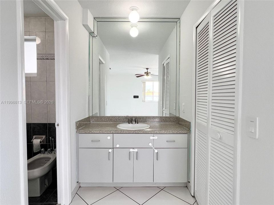 Activo con contrato: $1,049,000 (5 camas, 4 baños, 2739 Pies cuadrados)