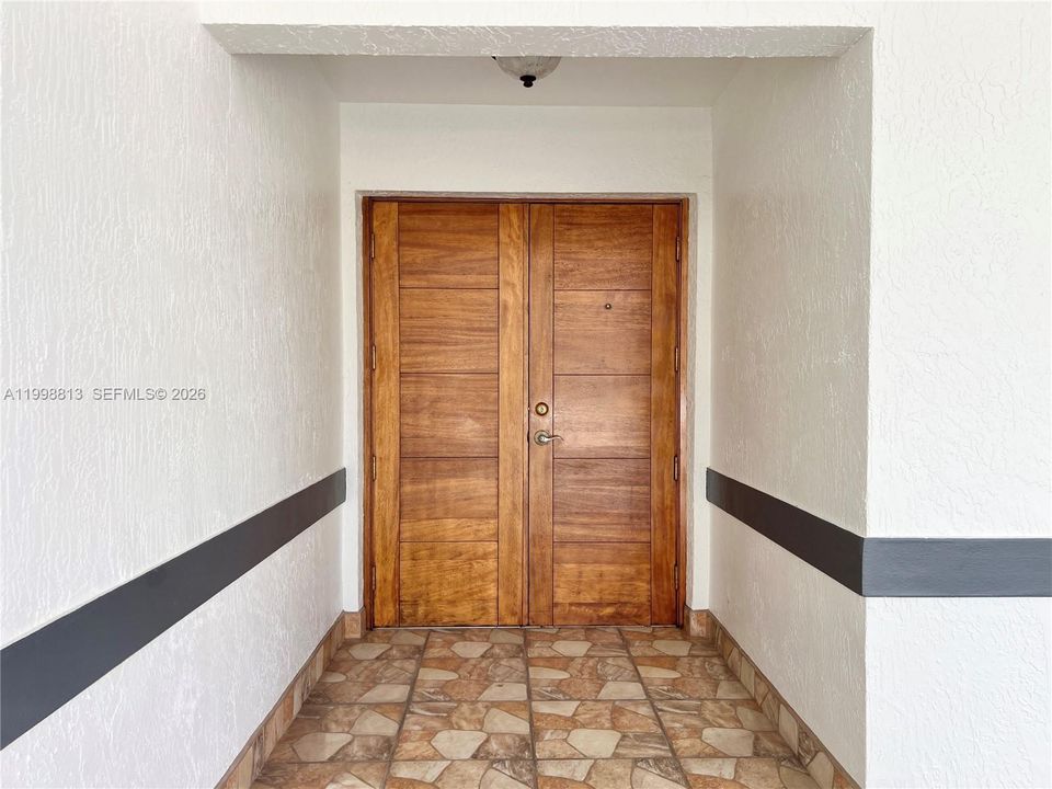 Activo con contrato: $1,049,000 (5 camas, 4 baños, 2739 Pies cuadrados)