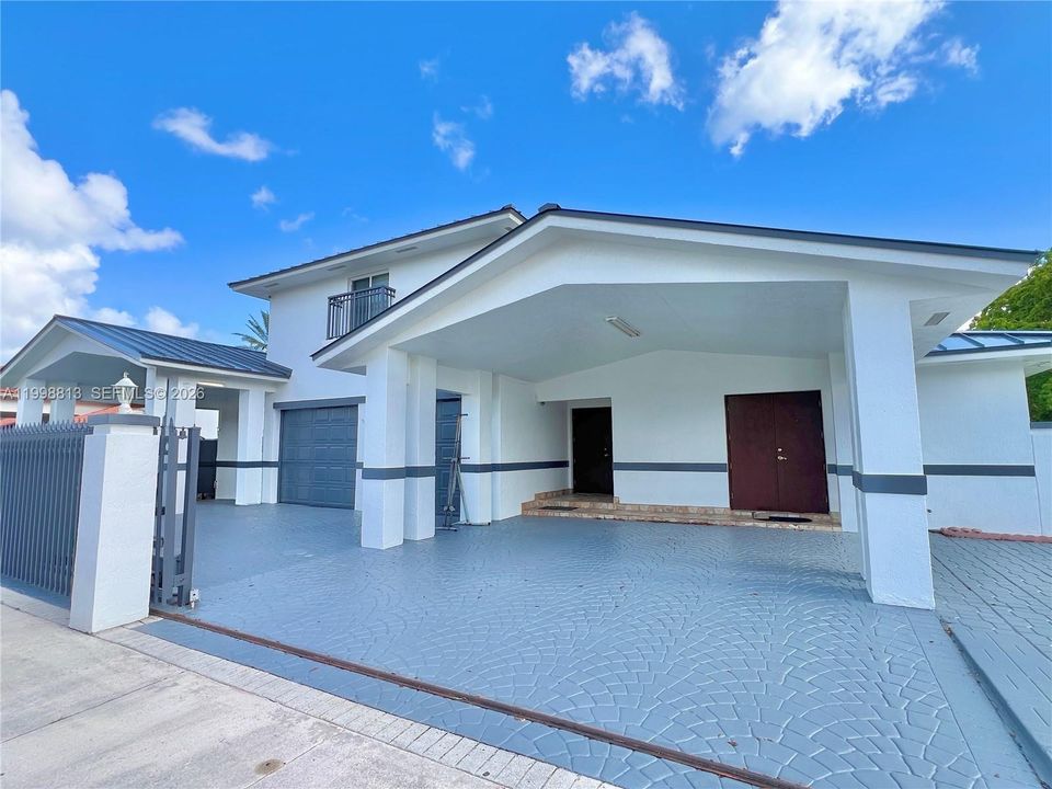 Activo con contrato: $1,049,000 (5 camas, 4 baños, 2739 Pies cuadrados)