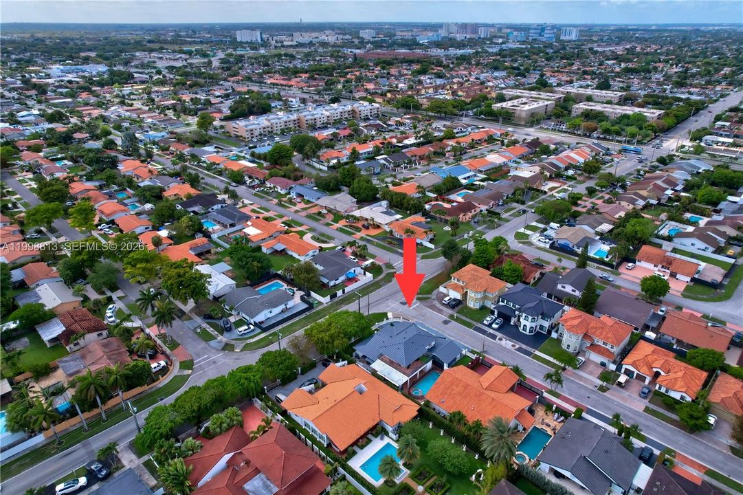 Activo con contrato: $1,049,000 (5 camas, 4 baños, 2739 Pies cuadrados)