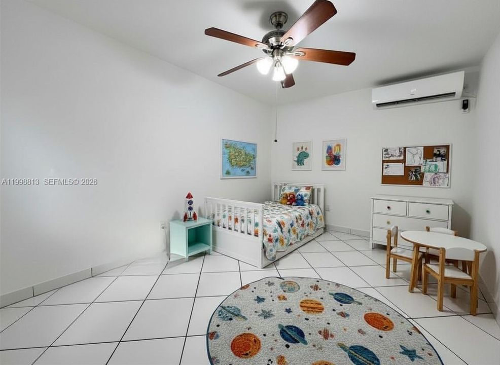 Activo con contrato: $1,049,000 (5 camas, 4 baños, 2739 Pies cuadrados)