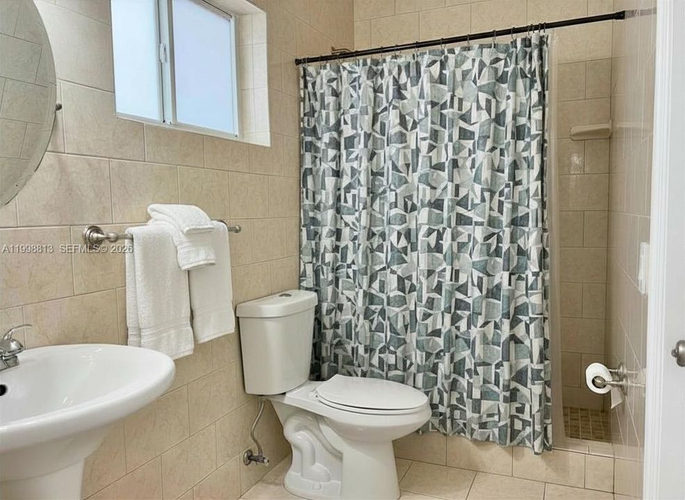 Activo con contrato: $1,049,000 (5 camas, 4 baños, 2739 Pies cuadrados)