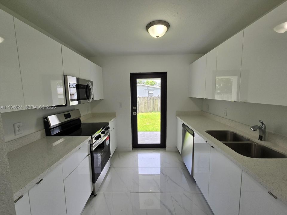 Недавно арендовано: $2,800 (3 спален, 2 ванн, 1300 Квадратных фут)