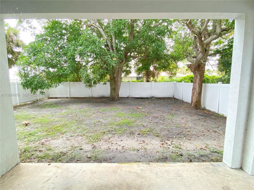 Recientemente alquilado: $2,400 (3 camas, 2 baños, 1300 Pies cuadrados)