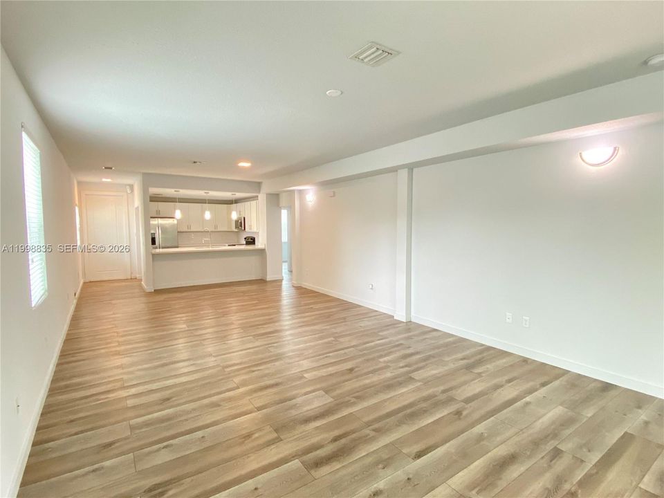 Recientemente alquilado: $2,400 (3 camas, 2 baños, 1300 Pies cuadrados)