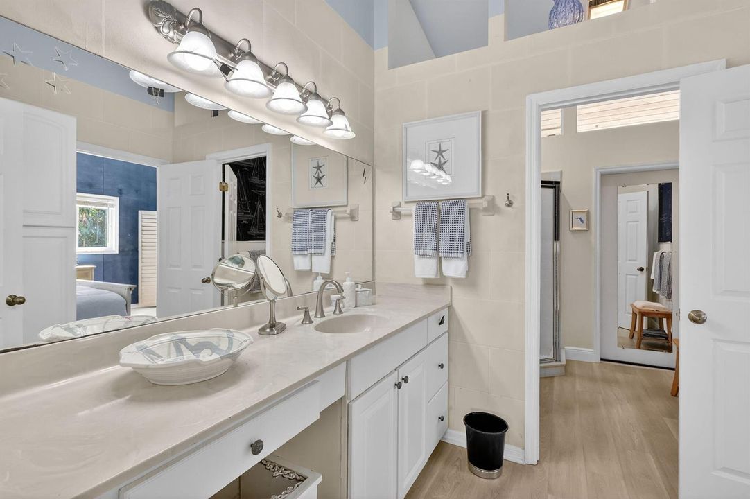 Shared Bath BR 2&3