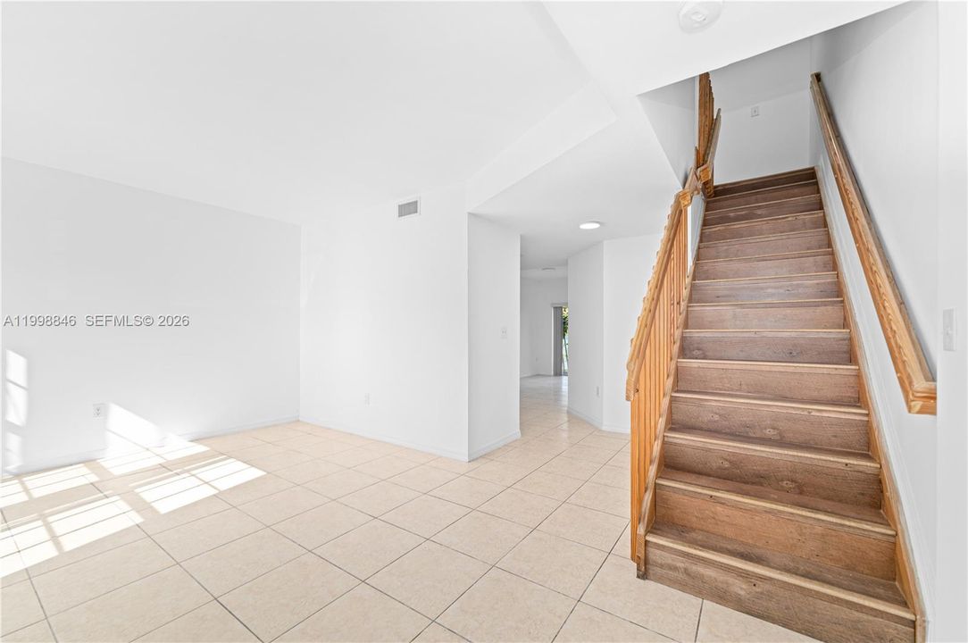 На продажу: $445,000 (3 спален, 3 ванн, 1379 Квадратных фут)