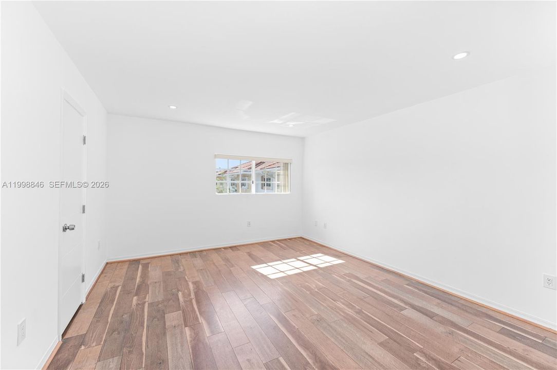 На продажу: $445,000 (3 спален, 3 ванн, 1379 Квадратных фут)