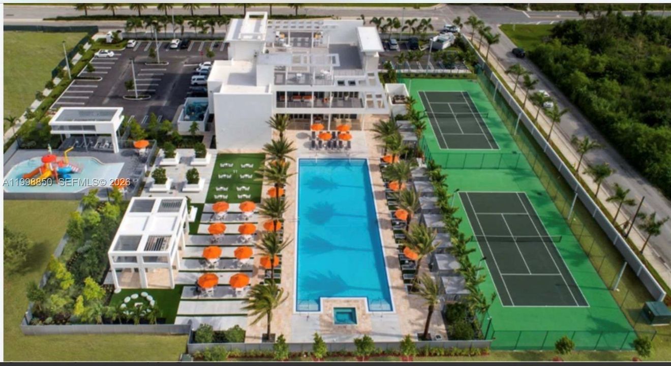 CLUB HOUSE