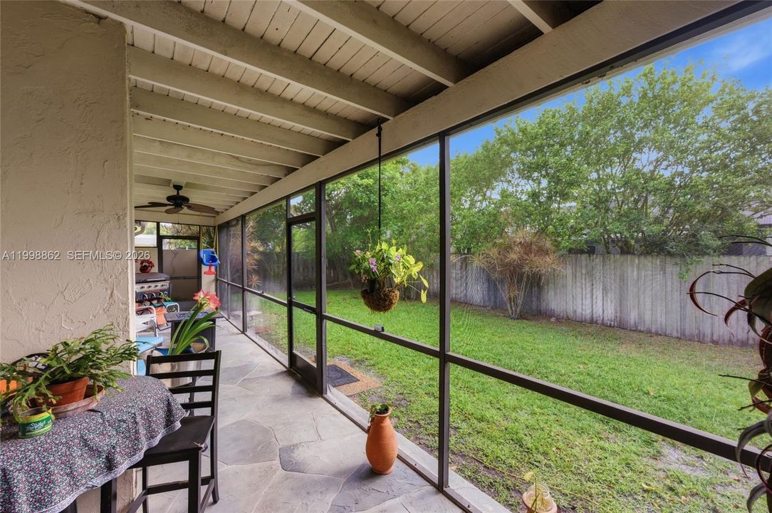 Vendido Recientemente: $619,900 (4 camas, 2 baños, 1922 Pies cuadrados)