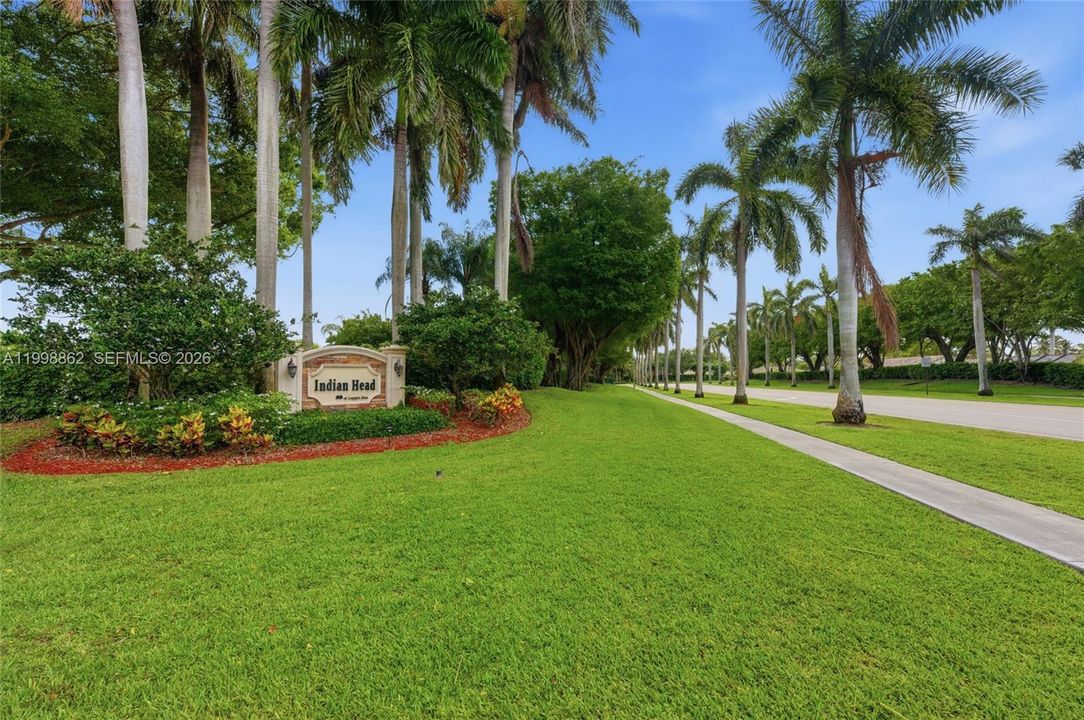 Vendido Recientemente: $619,900 (4 camas, 2 baños, 1922 Pies cuadrados)