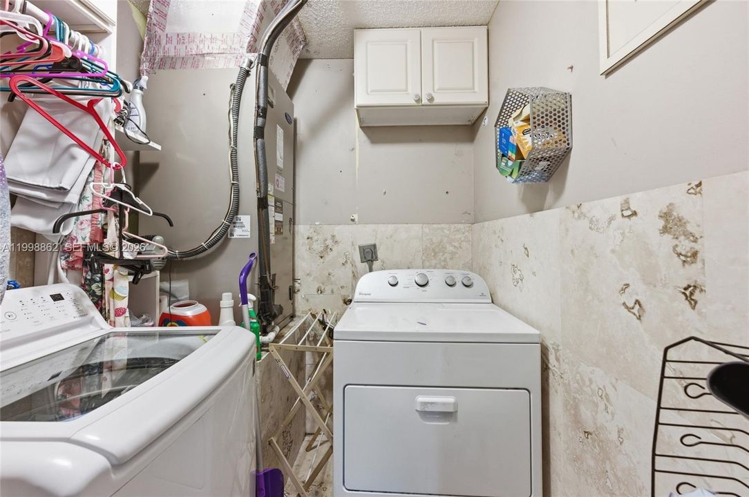 Vendido Recientemente: $619,900 (4 camas, 2 baños, 1922 Pies cuadrados)