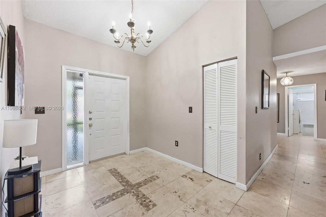Vendido Recientemente: $619,900 (4 camas, 2 baños, 1922 Pies cuadrados)