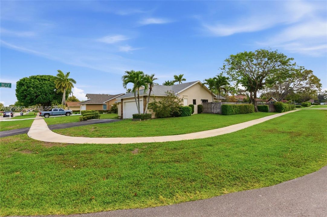 Vendido Recientemente: $619,900 (4 camas, 2 baños, 1922 Pies cuadrados)