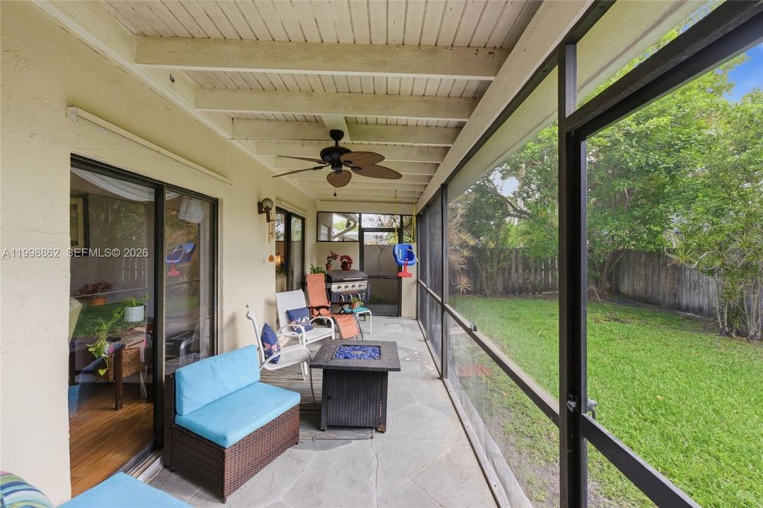 Vendido Recientemente: $619,900 (4 camas, 2 baños, 1922 Pies cuadrados)