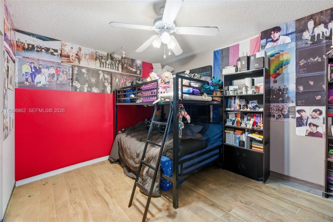 Vendido Recientemente: $619,900 (4 camas, 2 baños, 1922 Pies cuadrados)