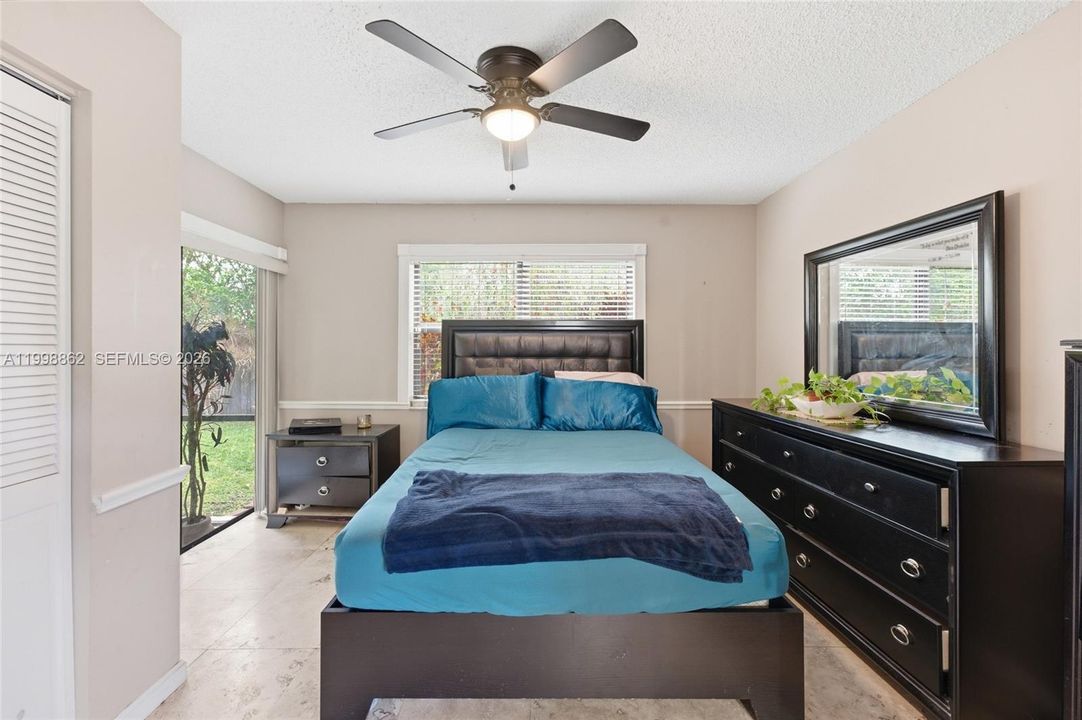 Vendido Recientemente: $619,900 (4 camas, 2 baños, 1922 Pies cuadrados)