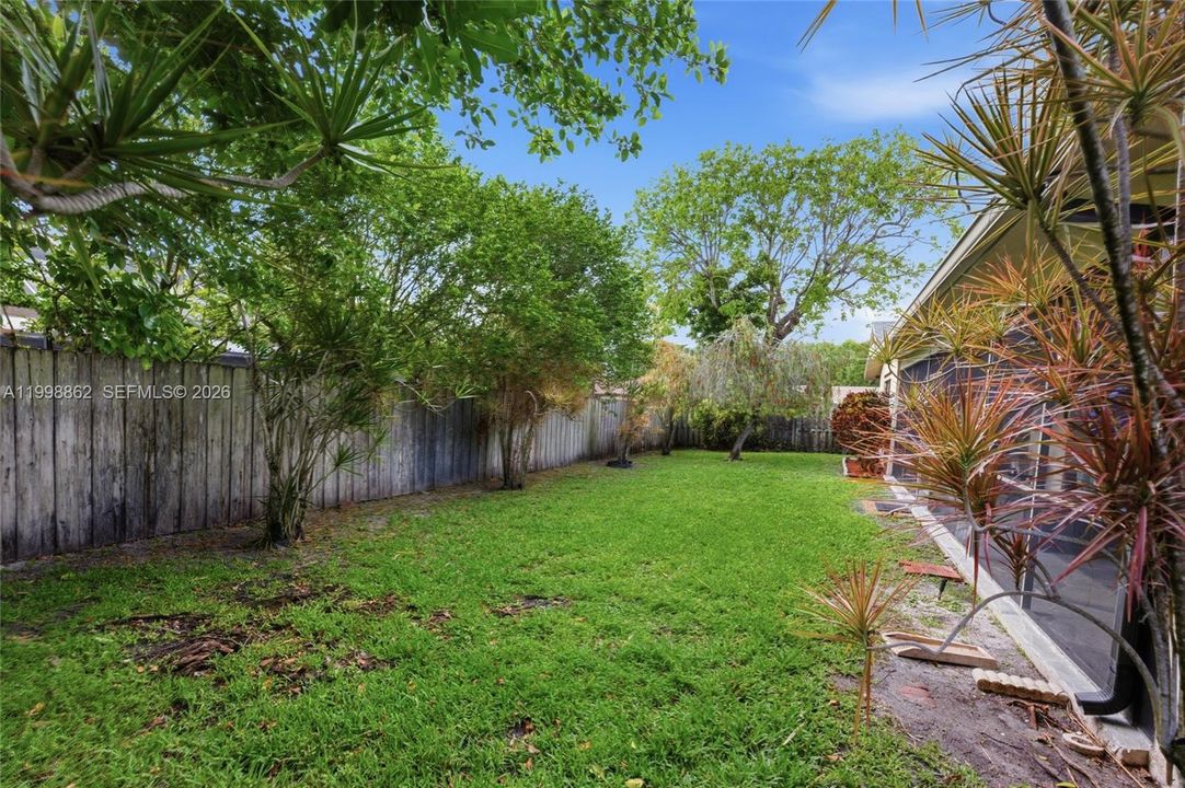 Vendido Recientemente: $619,900 (4 camas, 2 baños, 1922 Pies cuadrados)