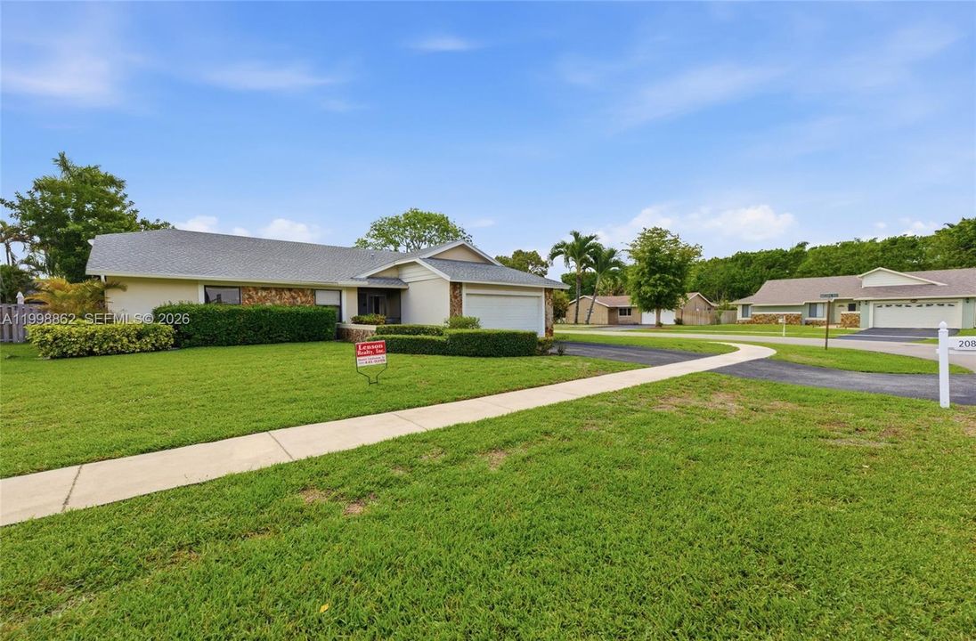 Vendido Recientemente: $619,900 (4 camas, 2 baños, 1922 Pies cuadrados)