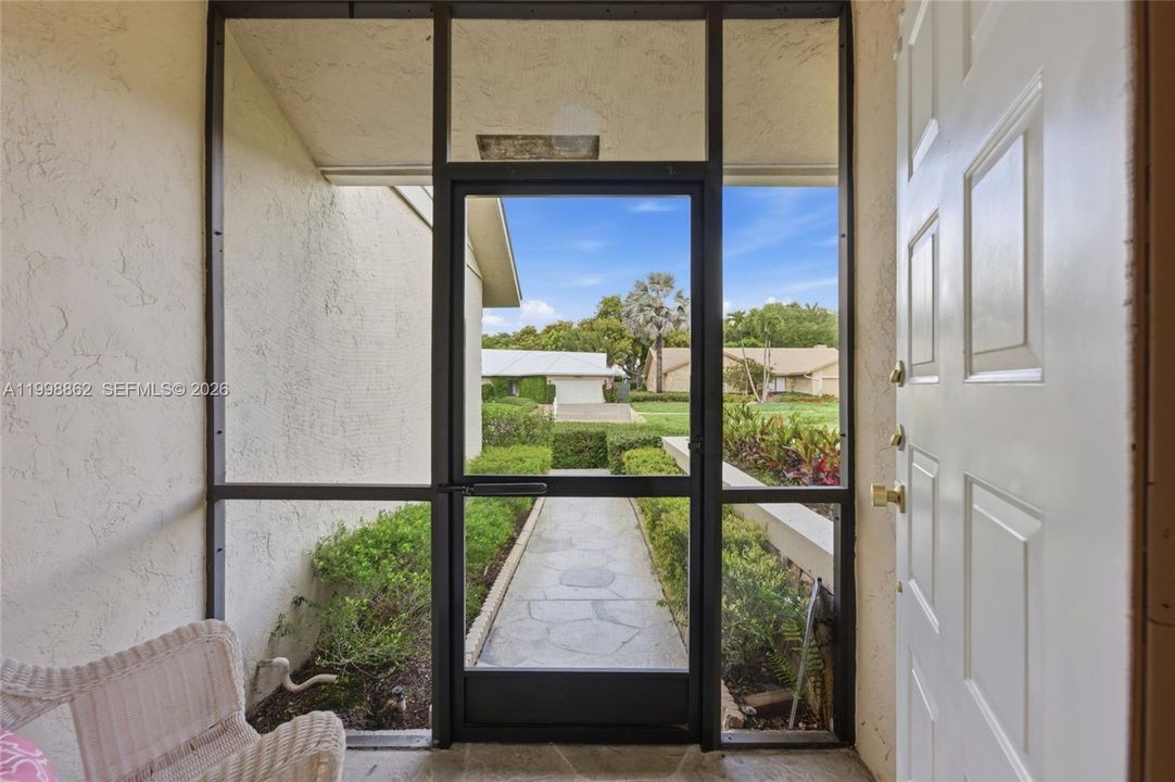 Vendido Recientemente: $619,900 (4 camas, 2 baños, 1922 Pies cuadrados)
