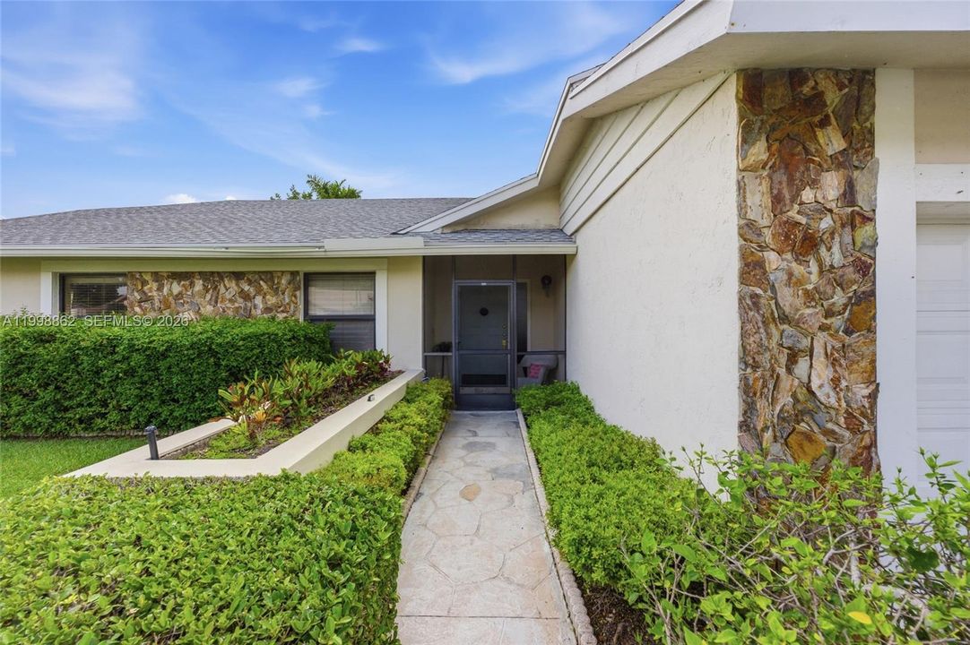 Vendido Recientemente: $619,900 (4 camas, 2 baños, 1922 Pies cuadrados)