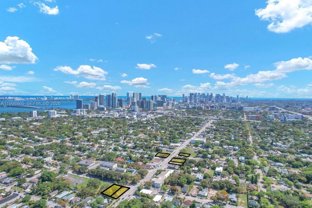 En Venta: $7,061,250 (1.08 acres)