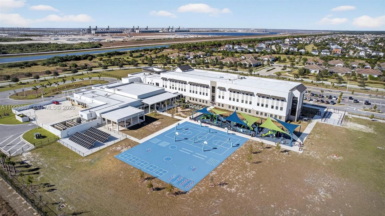 合同活跃: $949,000 (6 贝兹, 4 浴室, 3662 平方英尺)