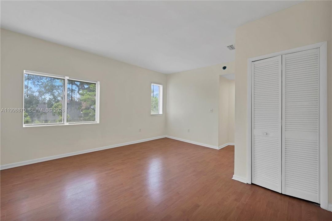 En Venta: $219,900 (2 camas, 1 baños, 725 Pies cuadrados)