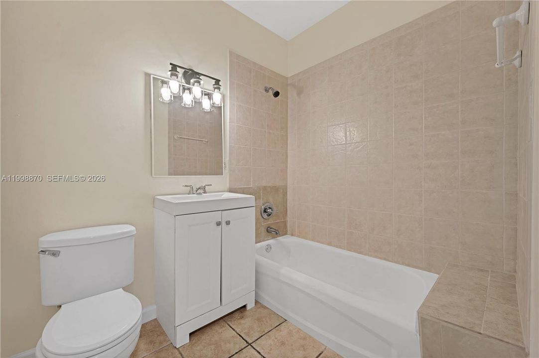 En Venta: $219,900 (2 camas, 1 baños, 725 Pies cuadrados)