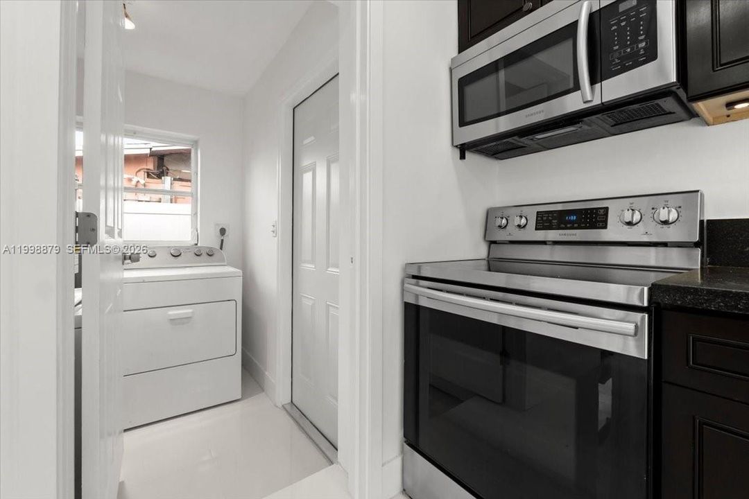 For Sale: $695,000 (3 beds, 2 baths, 1144 Square Feet)