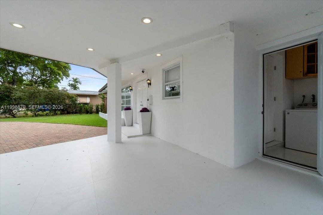For Sale: $695,000 (3 beds, 2 baths, 1144 Square Feet)