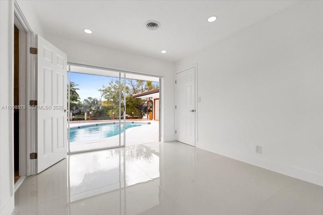 For Sale: $695,000 (3 beds, 2 baths, 1144 Square Feet)