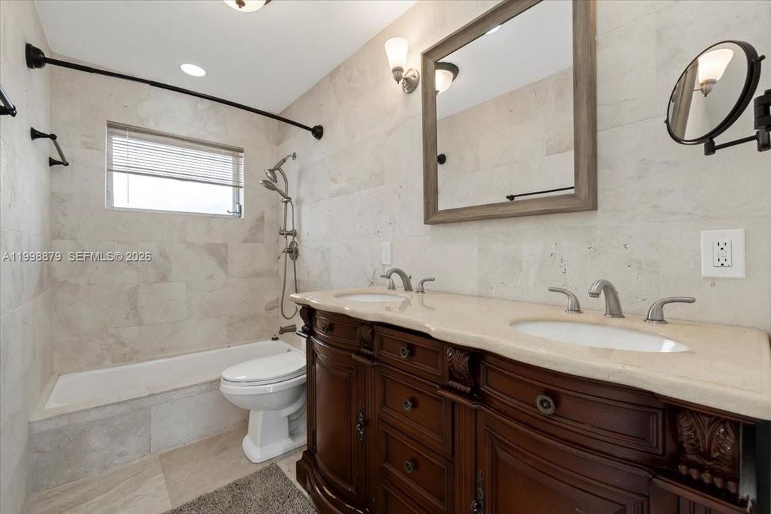For Sale: $695,000 (3 beds, 2 baths, 1144 Square Feet)