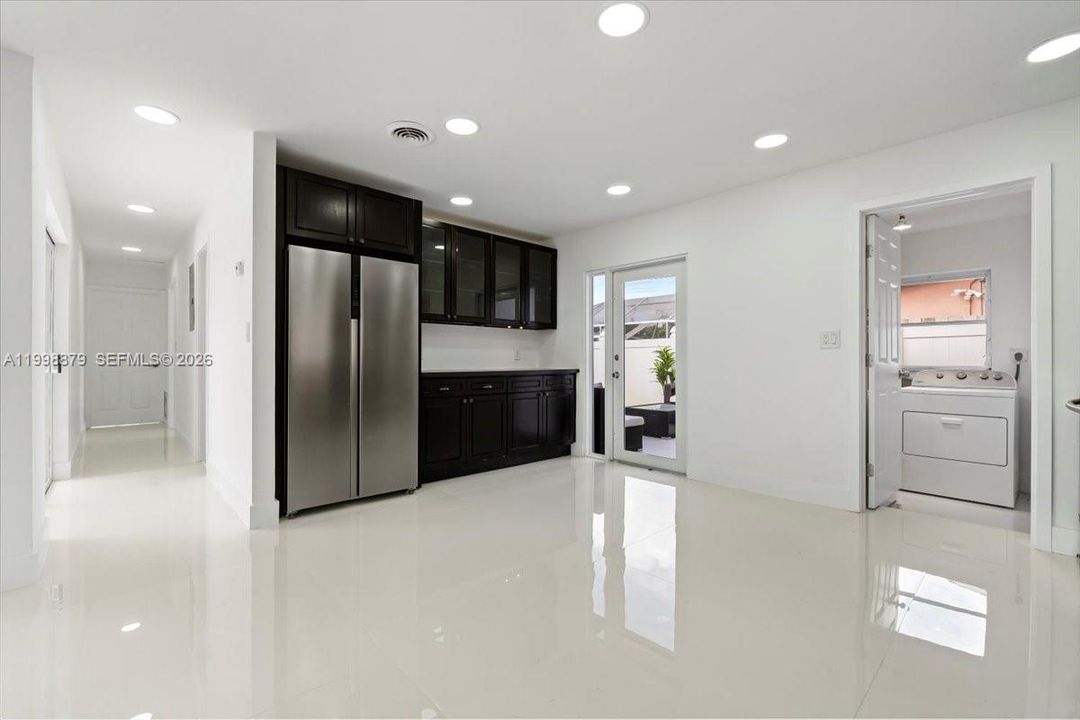 For Sale: $695,000 (3 beds, 2 baths, 1144 Square Feet)
