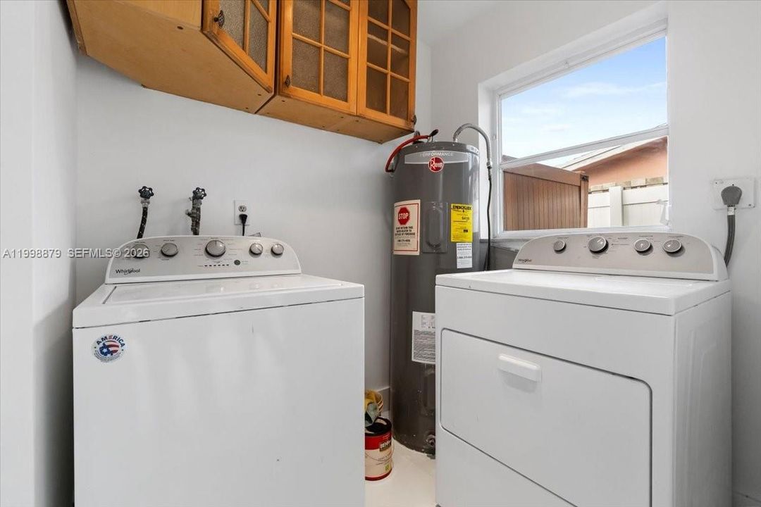 For Sale: $695,000 (3 beds, 2 baths, 1144 Square Feet)