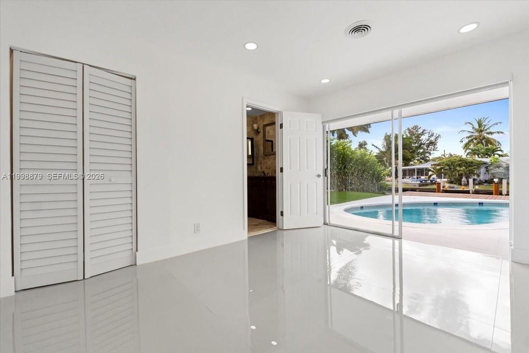 For Sale: $695,000 (3 beds, 2 baths, 1144 Square Feet)