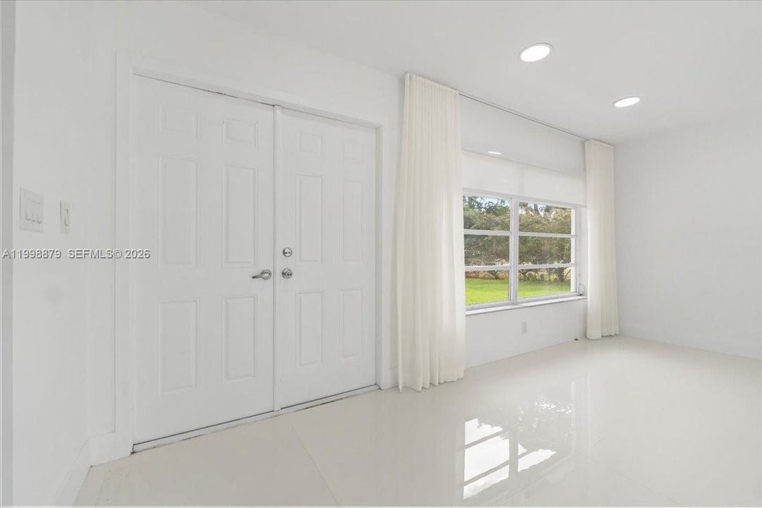 For Sale: $695,000 (3 beds, 2 baths, 1144 Square Feet)